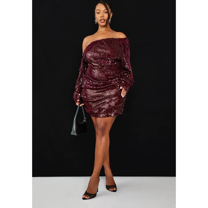 boohoo Dames Plus Pailletten Off-Shoulder Gerafelde Mini-jurk | Malbec | Maat: 26