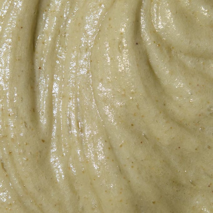 Mousse nettoyante à faible pH au thé Matcha de Trimay Jeju white