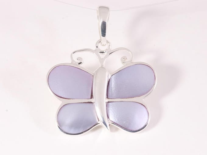 Zilveren vlinder hanger met blauwe schelp