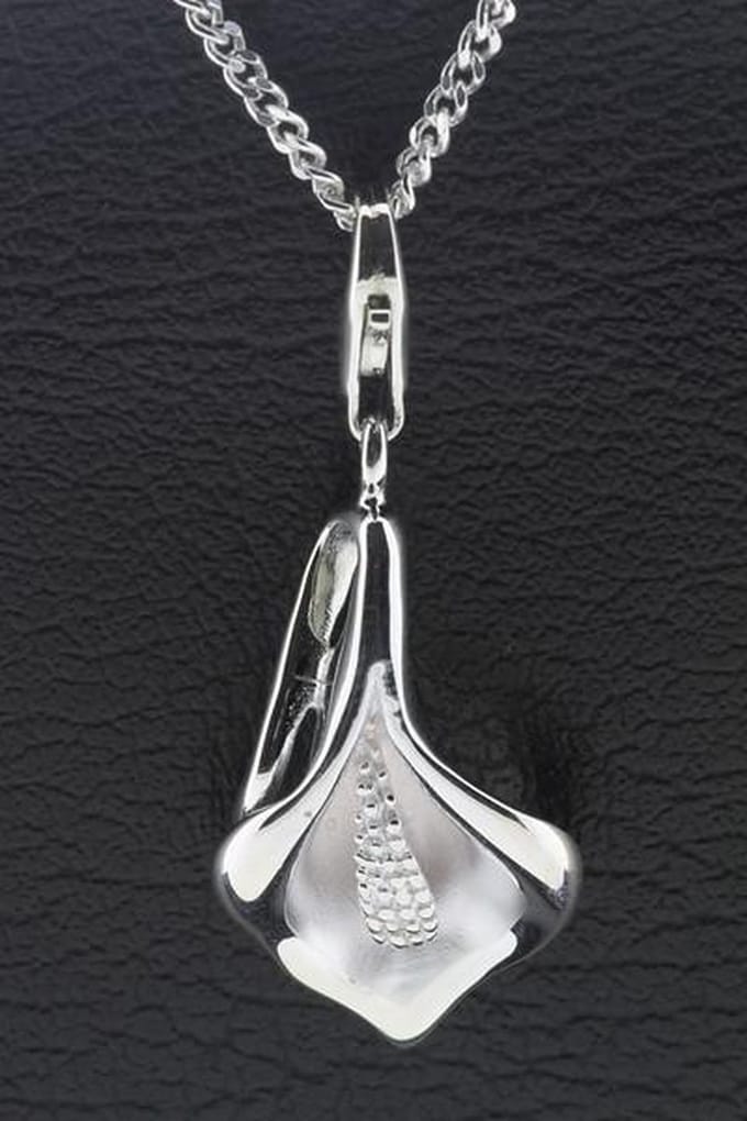 Zilveren Calla bloem hanger en bedel
