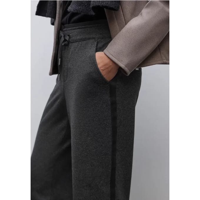 Broek met rechte pijpen en tape