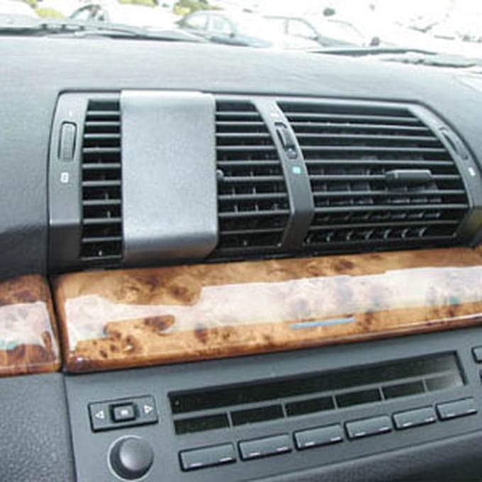 Brodit center mount v. BMW X5 01-04 geen navigatie