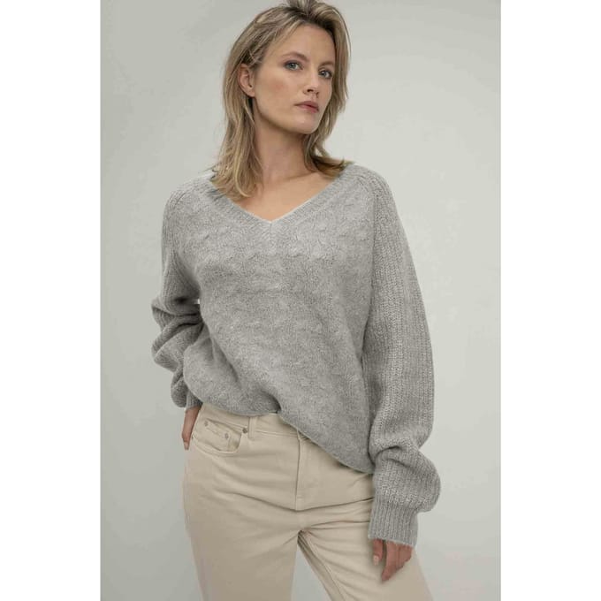 Josephine & Co Sabine Sweater Light Grey Maat: S | Sweaters Outlet | Dames | Grijs