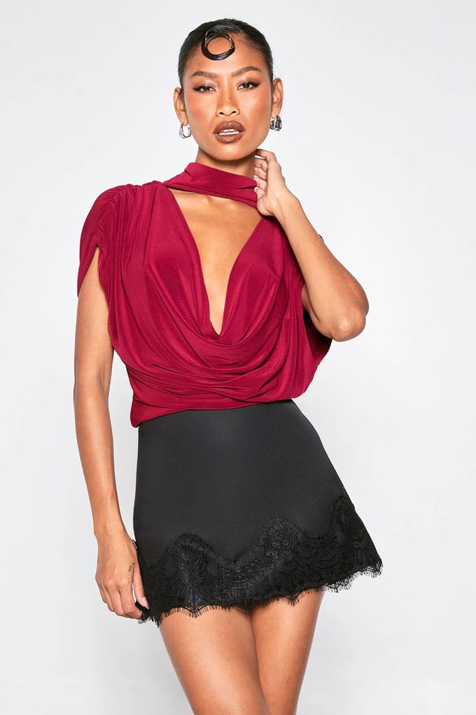 boohoo Dames Kanten afgewerkte crepe skort | Black | Maat: 6