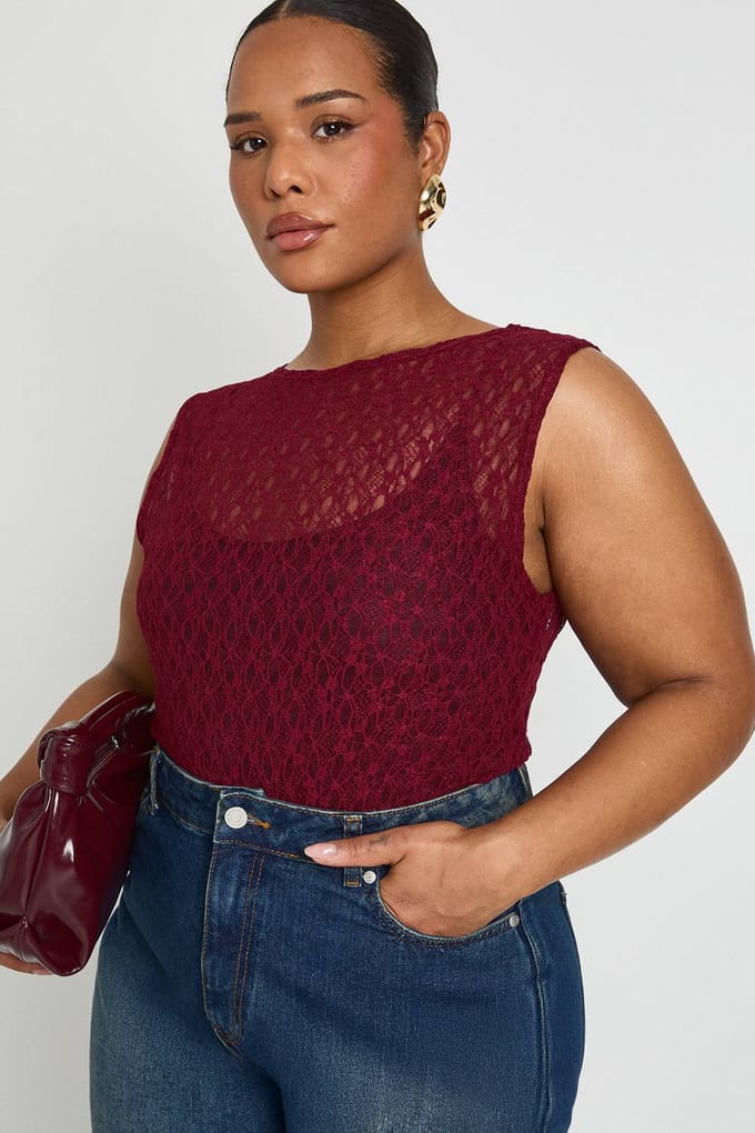 boohoo Dames Plus Kant Racerback Bodysuit | Burgundy | Maat: 22