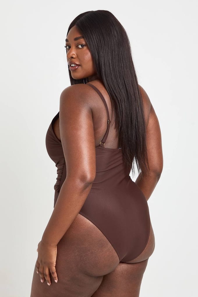 boohoo Dames Plus Buikcontrolerende O-ring Badpak Met Diepe V-hals | Chocoladebruin | Maat: 52