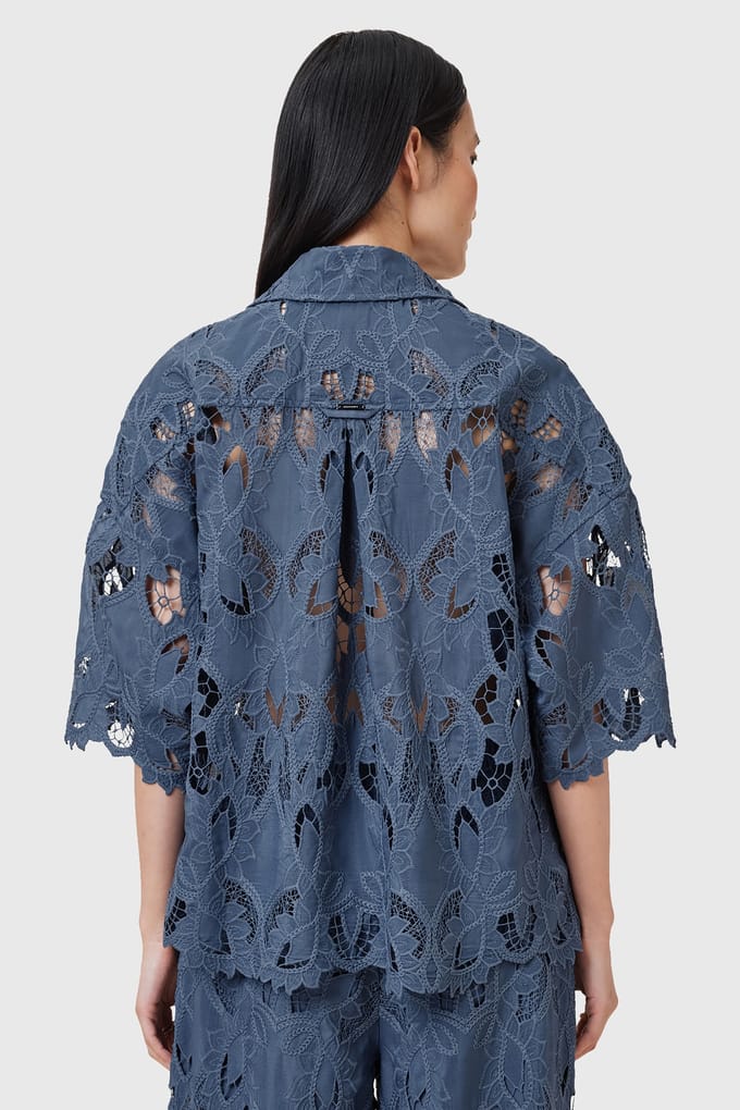 AllSaints Charli Emb Shirt Dusty Blue Größe: 2 | Ausgestellte Hosen Outlet | Damen | Blau