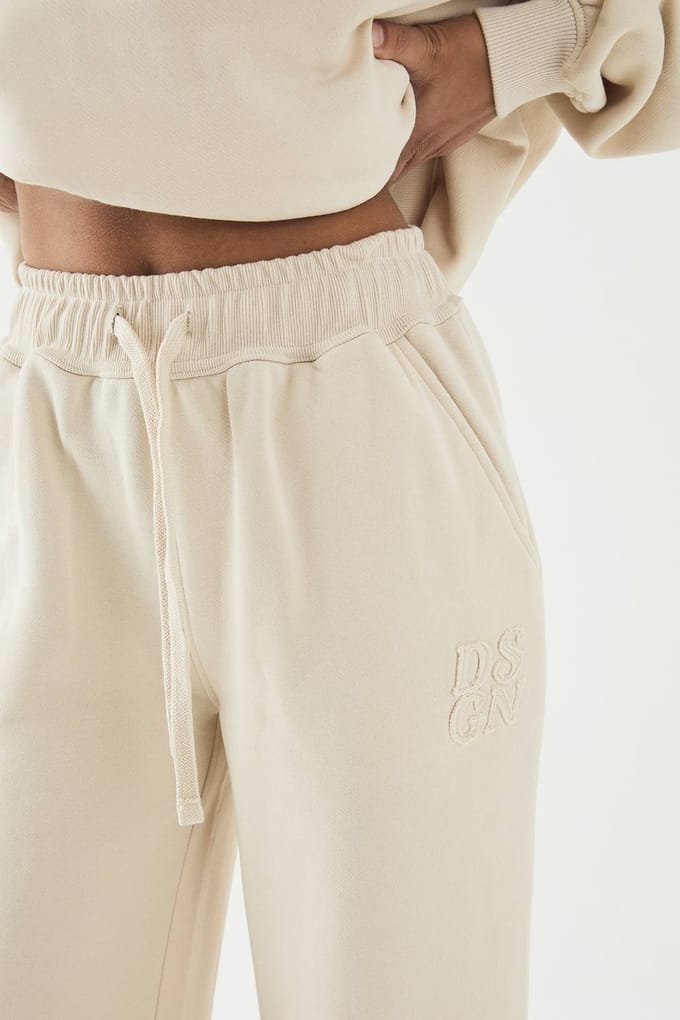 Dames DSGN Studio Self Fabric Applique Rechte Pijp Jogger | Stone | Maat: 2XL