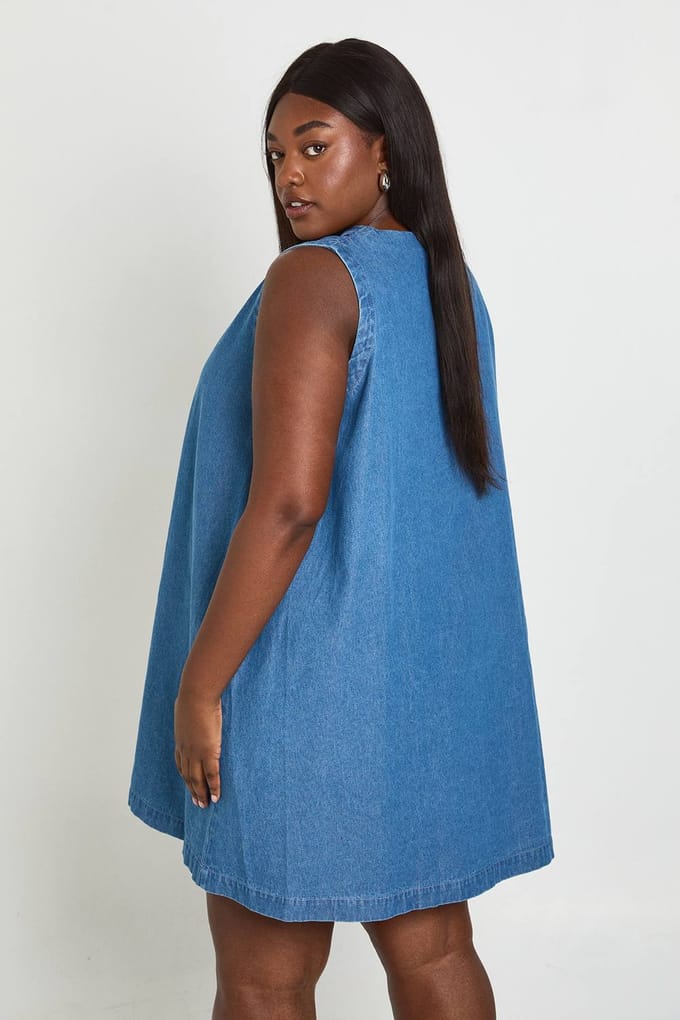 boohoo Dames Plus Chambray Mini-jurk Met V-hals | Medium Gebleekt | Maat: 46