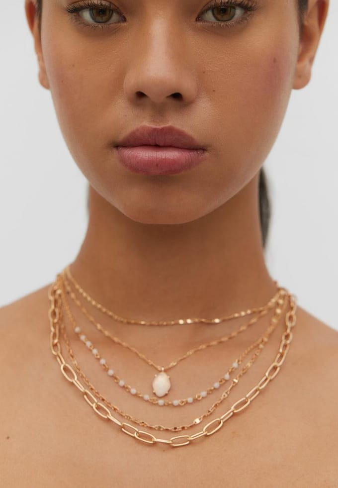 Stradivarius Set van 5 bedelkettingen met roze steen  Goud OS