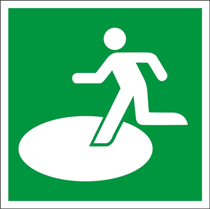 Toevluchtsoord bij natuurrampen sticker - ISO 7010 - E065 100 x 100 mm