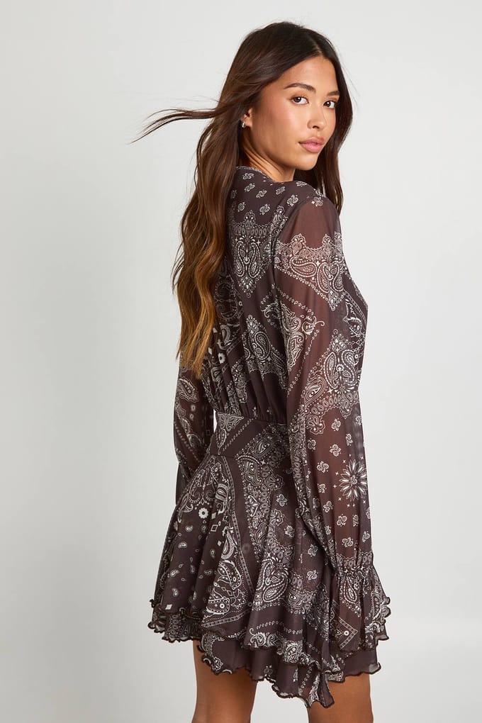 boohoo Dames Paisley-bedrukte mesh geplooide skaterjurk | Chocolate | Maat: 8