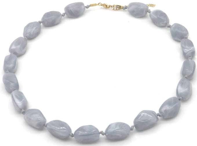 Ketting met acryl kralen - grijs - 47-55 cm - dames - stijlvol accessoire