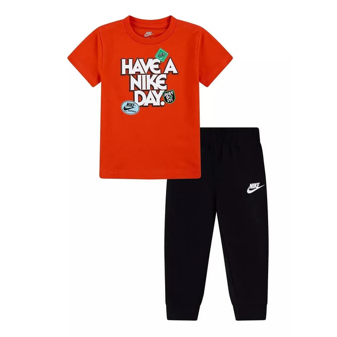 Kinder t-shirt en broek set Nike NSW SOA
