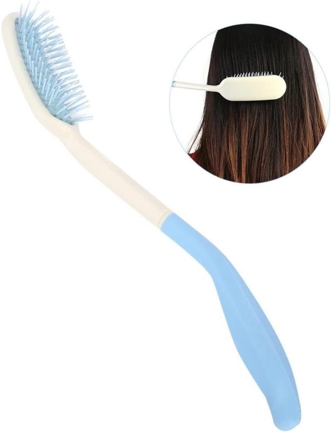 Zachte borstel met lange handgreep, ergonomisch ontwerp, antislip, ideaal voor haarverzorging en styling.