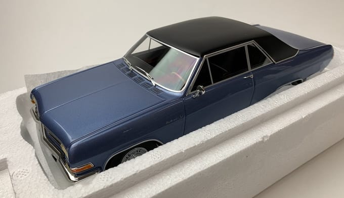 Opel Diplomat A Coupé - 1:18 - Schuco