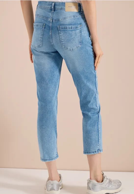 7/8 High Waist straight leg jeans in Slim Fit
