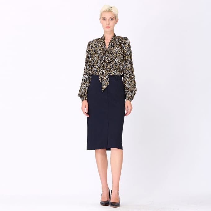Ascot-tie blouse en kunst-deco print