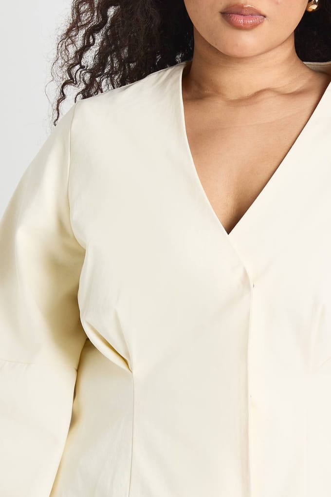 boohoo Dames Plus Twill Ballonmouw Getailleerde Blazer | Ecru | Maat: 44