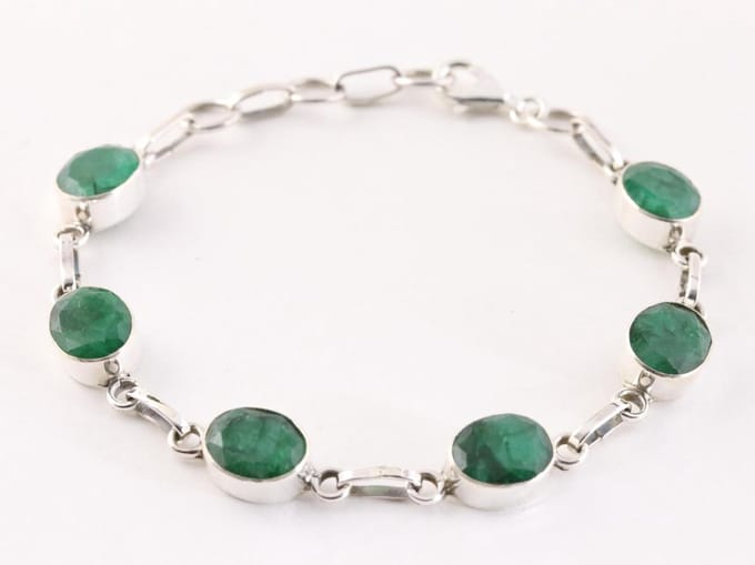 Zilveren armband met smaragd