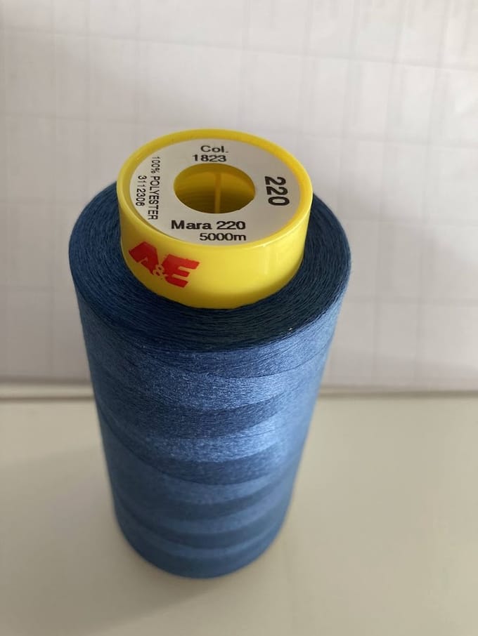 Gutermann Lockgaren kleur 1823 marineblauw 5000 meter