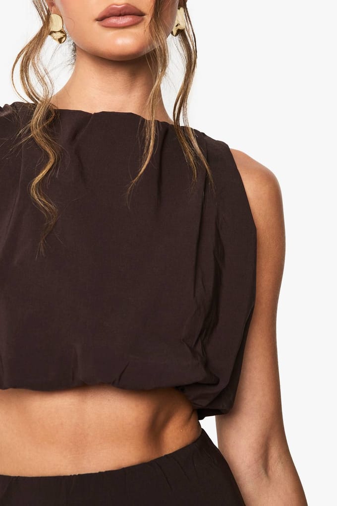 boohoo Dames Bengaline Ruched Puffball Top | Chocoladebruin | Maat: 42