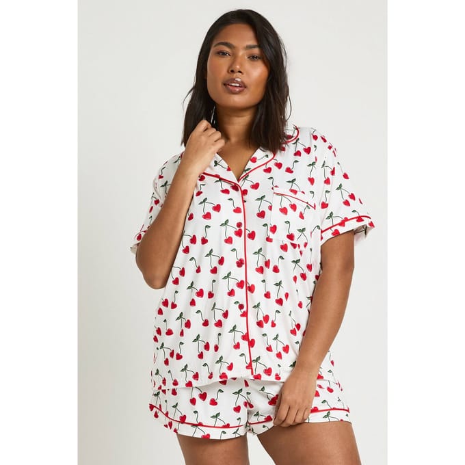 boohoo Dames Plus Valentijnsdag Hart Kersen Print Korte Mouw Shirt & Korte Pyjama Set | Wit | Maat: 52