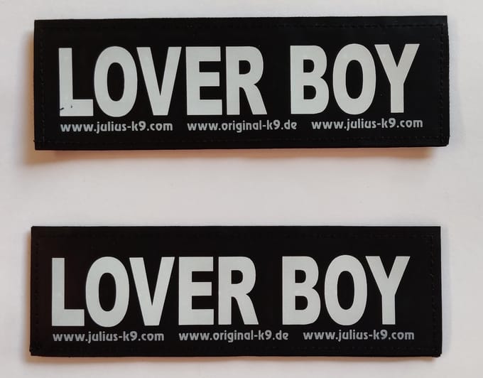 Julius K9 Tekstlabel – Loverboy groot