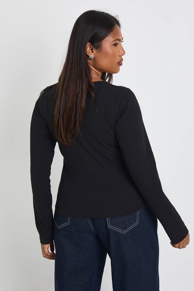boohoo Dames Plus Basic Geribbelde Scoop-hals Longline Nauwsluitende Top met Lange Mouwen | Zwart | Maat: 46