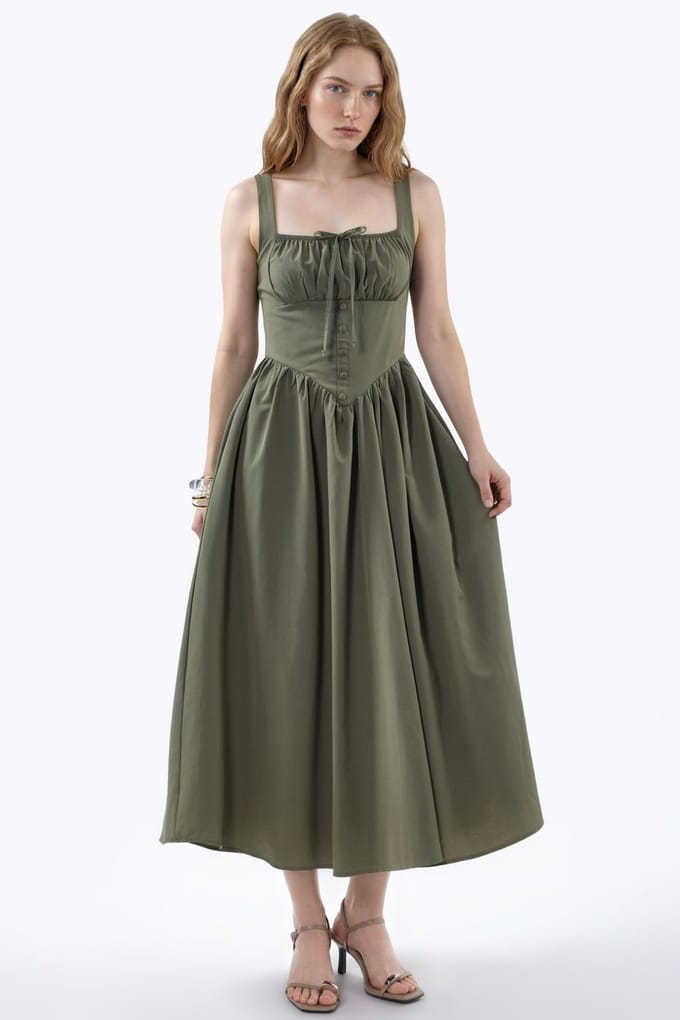 Midi-jurk met vierkante kraag en knoopdetails
