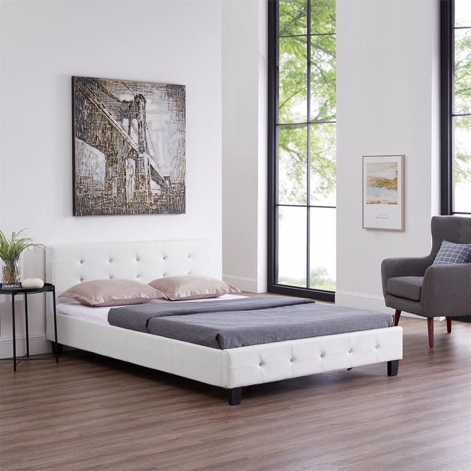 Gestoffeerd bed KINGSTON 140x200 cm, wit kunstleer