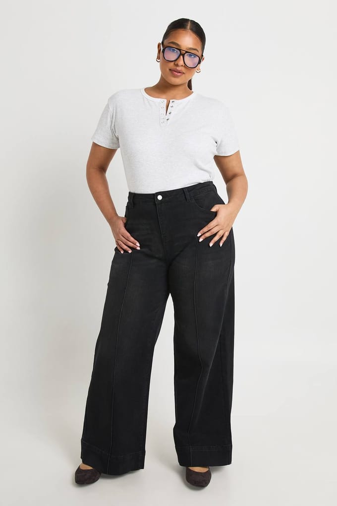 boohoo Dames Plus-naad voordetail, wijde pijpen | Washed Black | Maat: 16