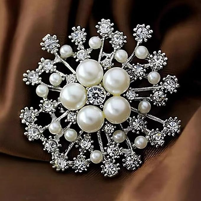 Broche de Luxe Flocon de Neige Simulation Perle Grande Broche Épingles Fleur Flocon de Neige Mode Bijoux Exquis pour Femmes argenté