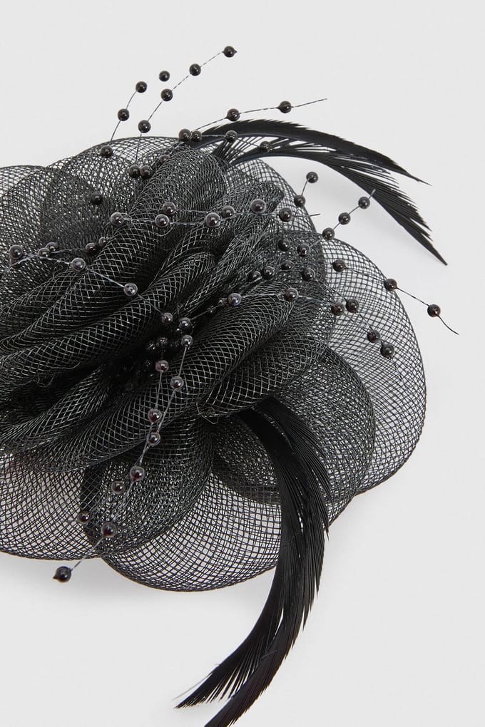 boohoo Dames Zwarte Bloem Pareldetail Clip Haar Fascinator