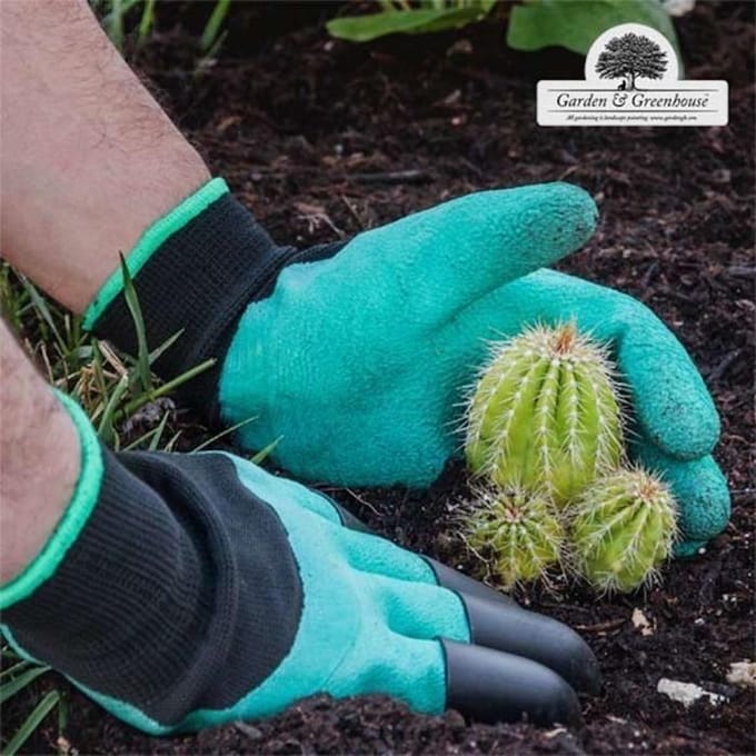 Une paire de gants de jardinage 4 griffes