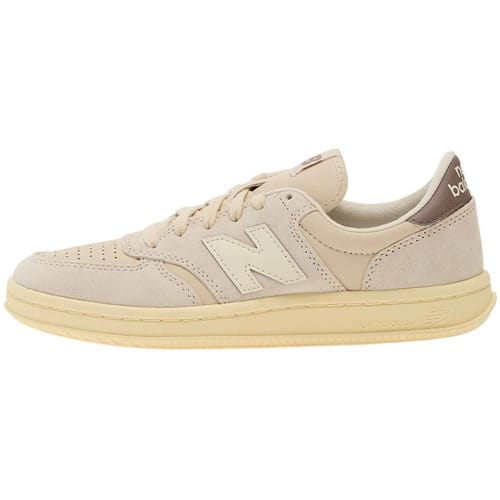 Lage Sneakers New Balance Baskets T500 beige daim