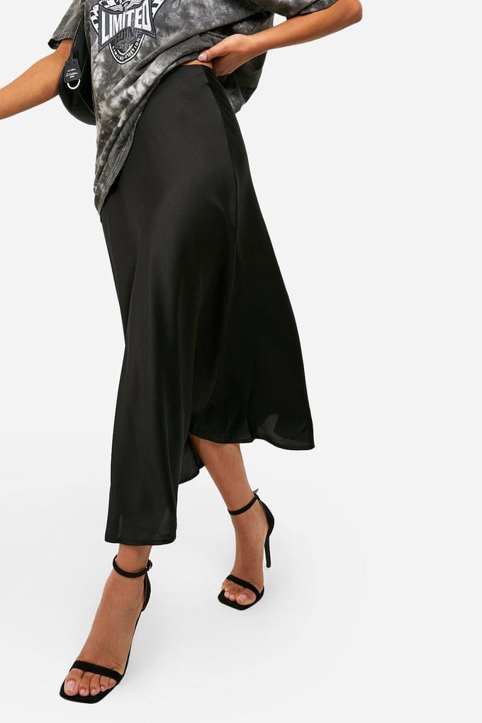 boohoo Dames Petite Satin Midaxi Rok | Black | Maat: Medium