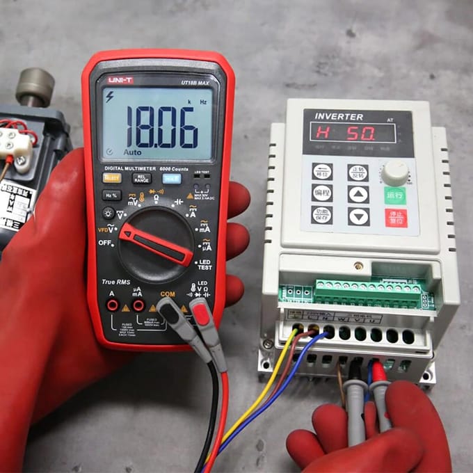 Digitale Multimeter met True RMS, VFD, Capaciteit en Frequentie met Volledige Bescherming