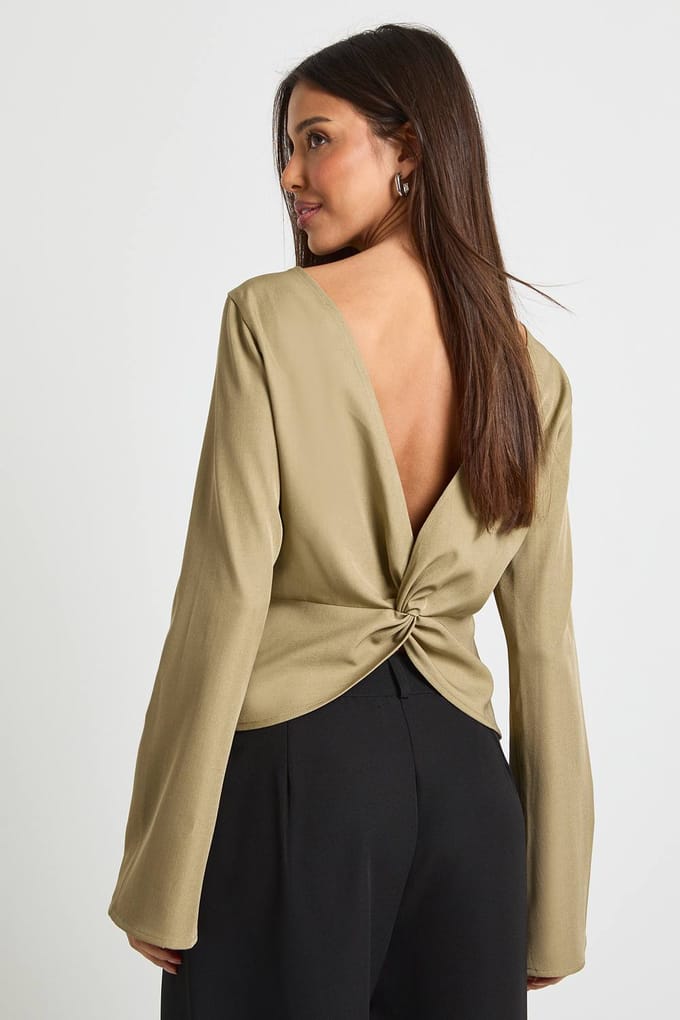 boohoo Dames Top met schuine hals en uitlopende mouwen | Olive | Maat: 10