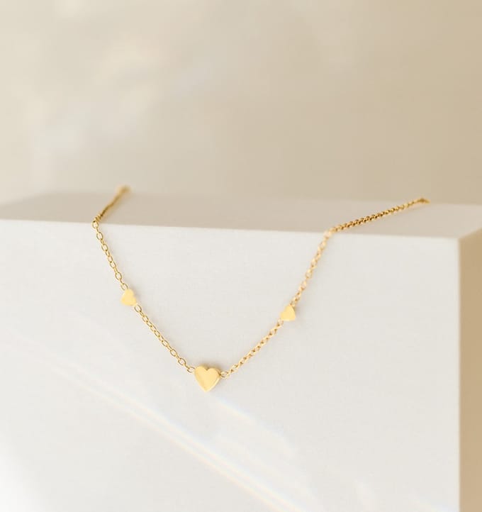 Minimalistische armband drie hartjes I Stainless Steel Goud