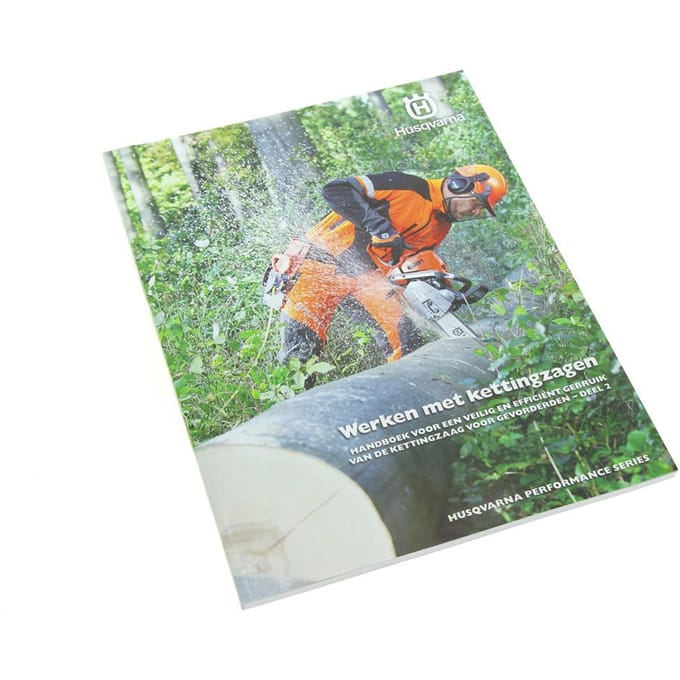 Husqvarna werken met kettingzaag deel 2