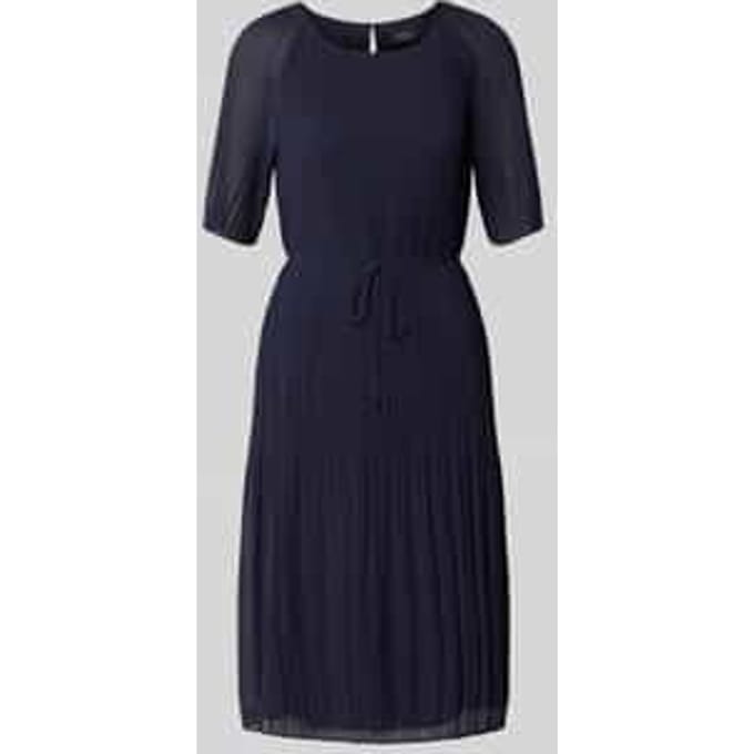 Getailleerde chiffon jurk met strikceintuur