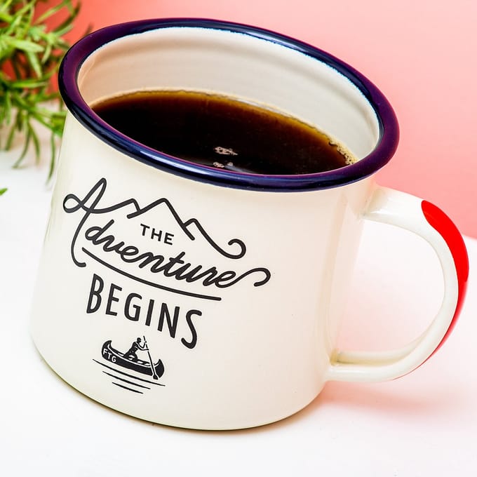 Adventure begins emaille drinkbeker - Gentlemens Hardware