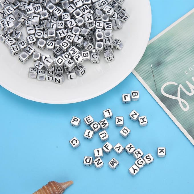 500 stuks Acrylkralen Vierkant DIY Handgemaakte Kralen Accessoires Engels Alfabet 6mm(Zilver ) goud