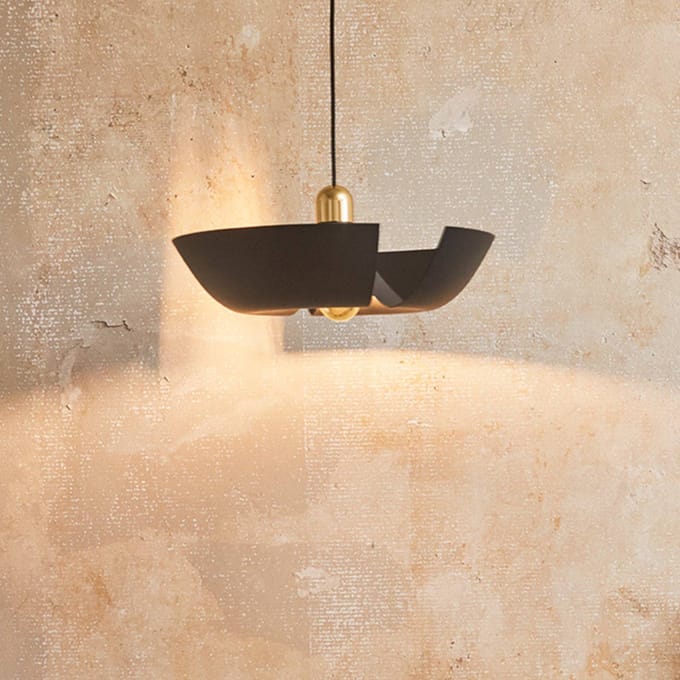 AYTM hanglamp Cycnus, zwart, Ø 30 cm, aluminium, E27