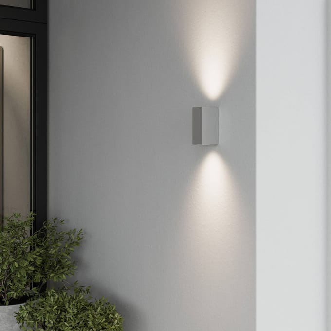 Lucande buitenwandlamp Tavi, 15 cm, zilver, IP54