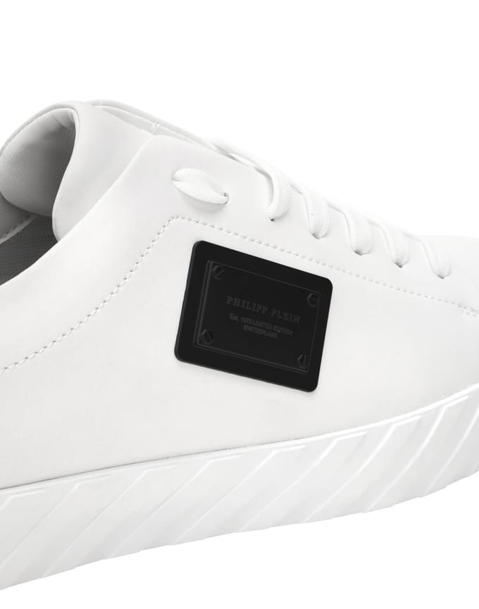 Lo-Top Sneakers Placca