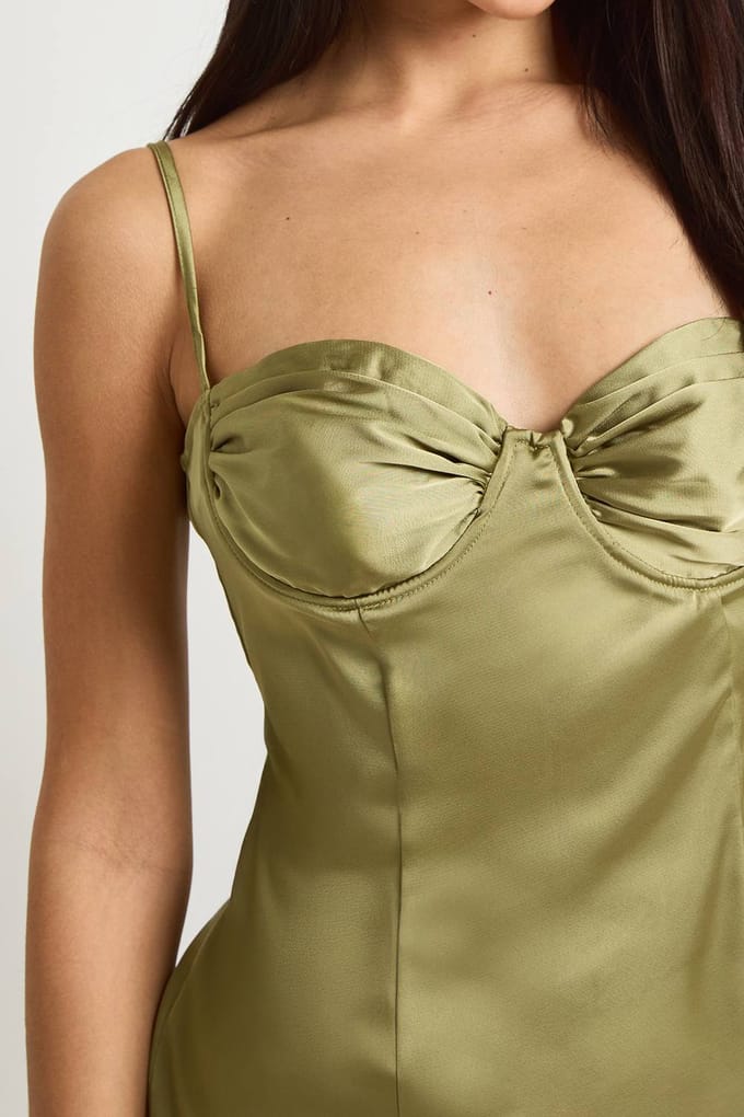 boohoo Dames Gerimpelde Cup Satijn Mini Jurk | Olive | Maat: 10
