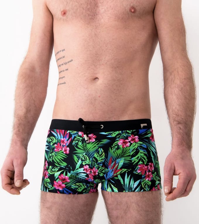ZWEMBROEK/SWIMSUIT “Flower”, Zwart/Multicolor, maat L (aansluitend)