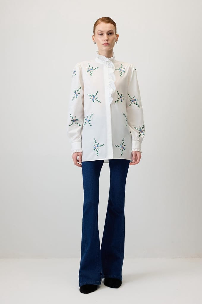 Touché Privé - Poplin blouse met geborduurde bloemen - Ecru - Dames